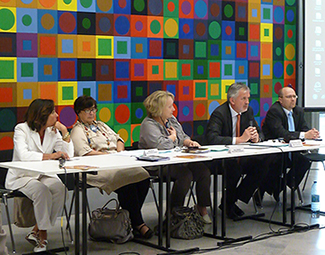 Réunion à la Fondation Vasarely avec le maire de Pécs Réunion à la Fondation Vasarely avec le maire de Pécs