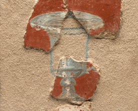 Vase bleu de type canthare sur plaque à fond ocre - Galerie sud de la Maison (…)