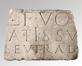 Bloc de frise ionique - Pierre calcaire 62 x 101 x 50 cm - fin du Ier (…)