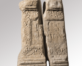 Autel funéraire - Marbre 67 x 49 x 32 cm - Antiquité après l'époque (…)