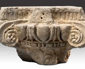 Chapiteau ionique - Calcaire H=22 cm l=33 cm Diam au gorgerin=22 cm - (…)