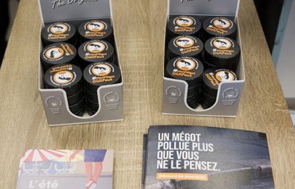 Des cendriers de poche offerts pour contrer les jets de mégots au sol