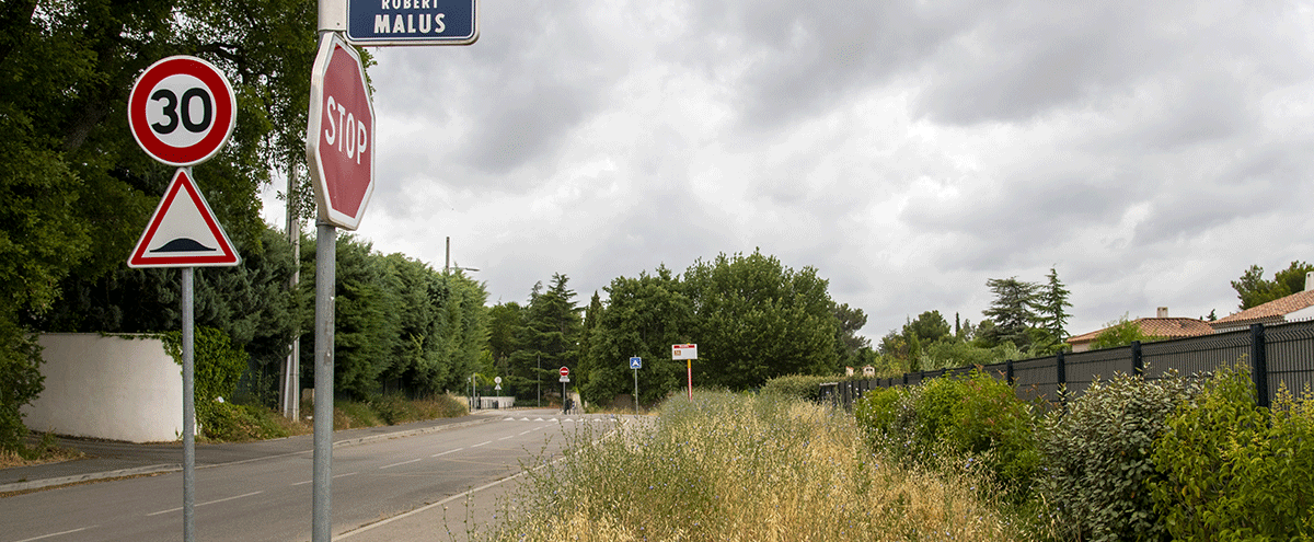 Du stationnement sur le chemin des frères gris