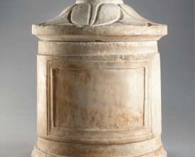 Urne cinéraire - Marbre blanc à gros cristaux - H=37cm Diam=26 cm - (…)