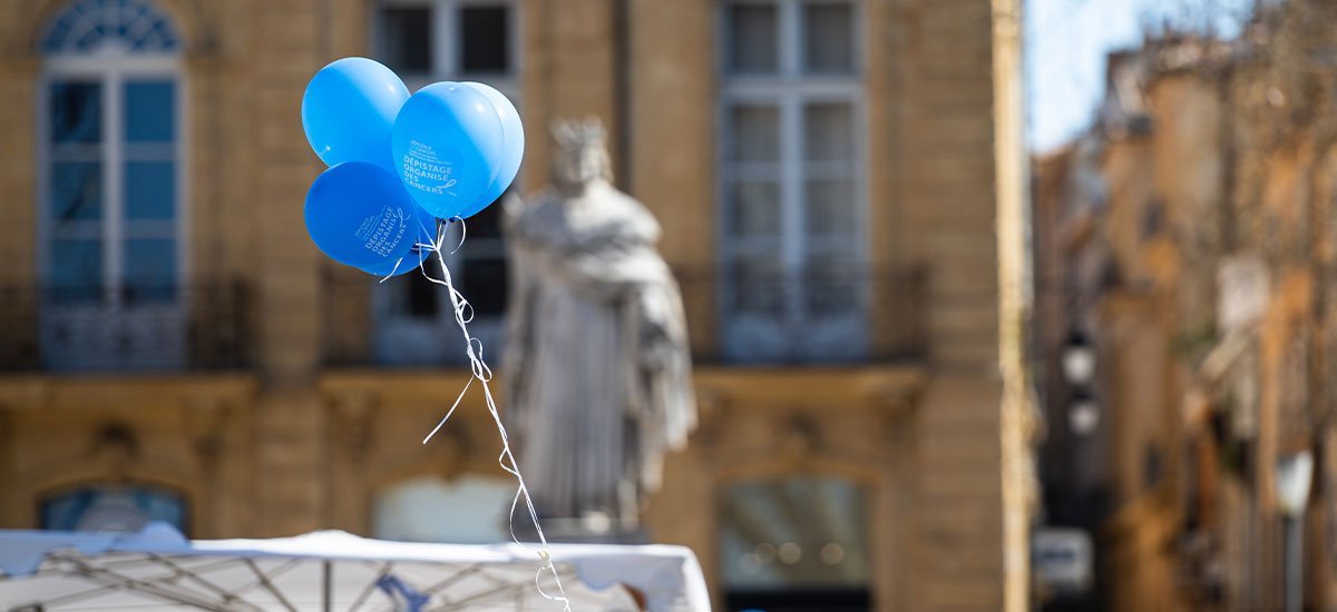 Opération ballon bleu sur le Cours Mirabeau
