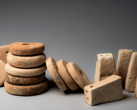 Poids de tisserand de formes circulaire et trapézoïdale - Antiquité - Palais (…)