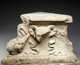 Support de candélabre - Calcaire 26 x 34-42 cm - Antiquité IIe siècle après (…)