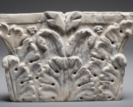 Chapiteau corinthien - Marbre H=19 cm L=32 cm ép.=2 cm - Antiquité entre 50 (…)