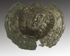 Applique à tête de Méduse - Bronze 5.3 x 1.2 x 0.1 cm - Antiquité I et IIe (…)