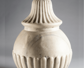 Urne cinéraire - Marbre blanc à gros grains et veines grises H=49 cm Diam=38 (…)