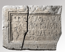 Epitaphe du sévir augustal Sextus Calavius Pastor - Plaque de calcaire 61 x (…)