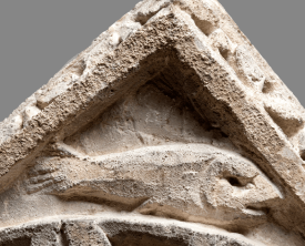 Détail des motifs sculptés sur les écoinçons des chapiteaux toscans - (…)