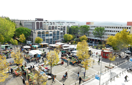Place Romée de Villeneuve : des pistes se dégagent