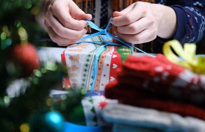 Chalet de papier cadeaux