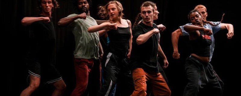 Balkis Moutashar - Nous n'arrivons pas les mains vides