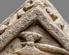 Détail des motifs sculptés sur les écoinçons des chapiteaux toscans - (…)