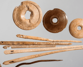 Accessoires de couture et de filage : aiguilles en os de 7 à 12 cm et (…)