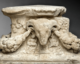 Support de candélabre - Calcaire 26 x 34-42 cm - Antiquité IIe siècle après (…)
