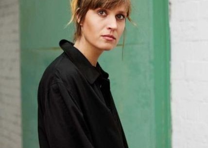 Rencontre littéraire - Charlotte Gneuss : Les jeux heureux de l'enfance.