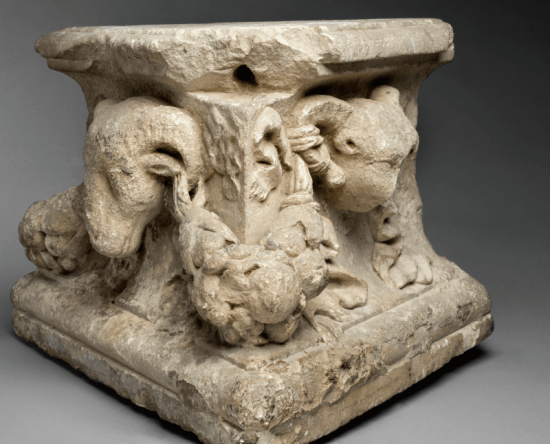 Support de candélabre - Calcaire 26 x 34-42 cm - Antiquité IIe siècle après (…)