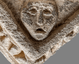 Détail des motifs sculptés sur les écoinçons des chapiteaux toscans - (…)