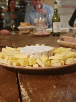 Tour de dégustations provençales, fromages et vins