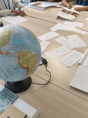 Des valises de papiers - Atelier d'écriture en famille