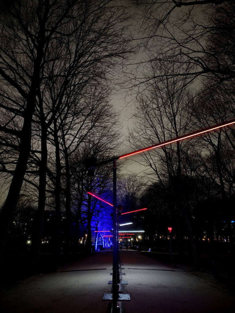 © Far Away – Chevalvert